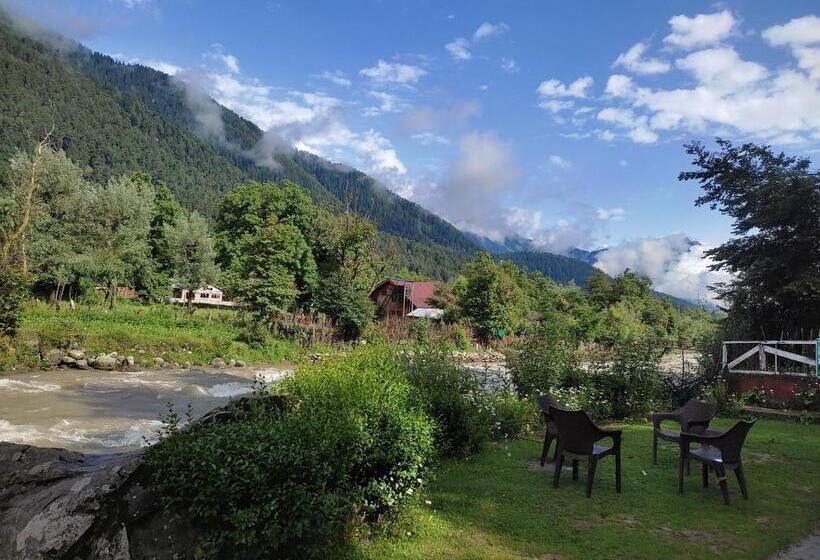 Deluxe room with river view, White House