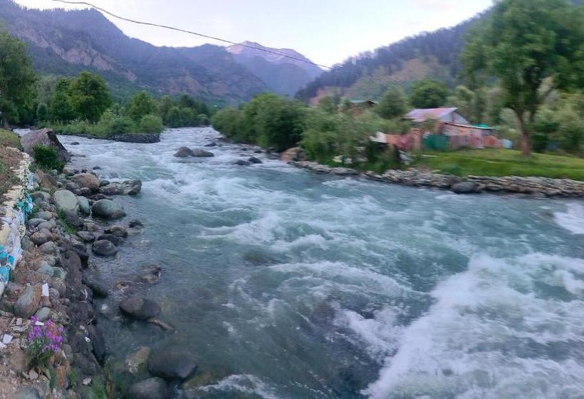 Deluxe room with river view, White House