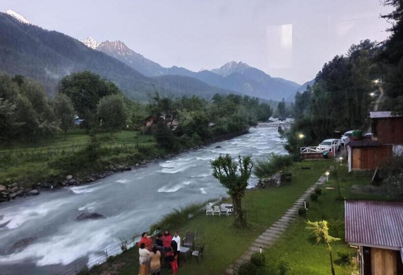 Deluxe room with river view, White House