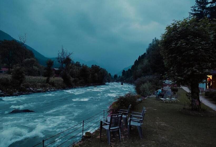 Deluxe room with river view, White House
