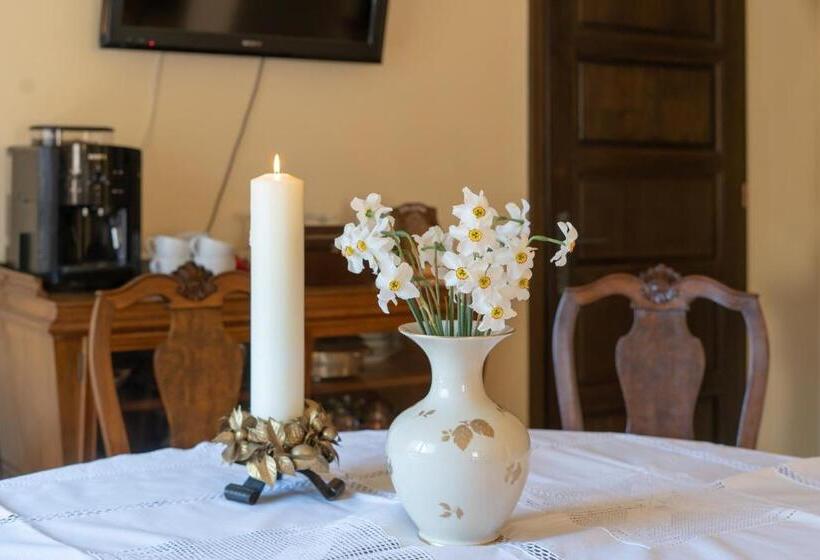 اتاق لوکس با تخت بزرگ, Casa Maria