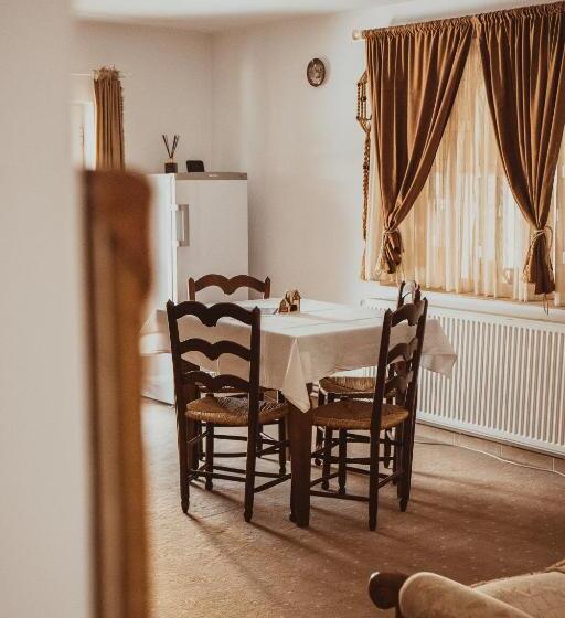 سوییت لوکس, Casa Maria