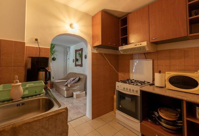 سوییت لوکس, Casa Maria