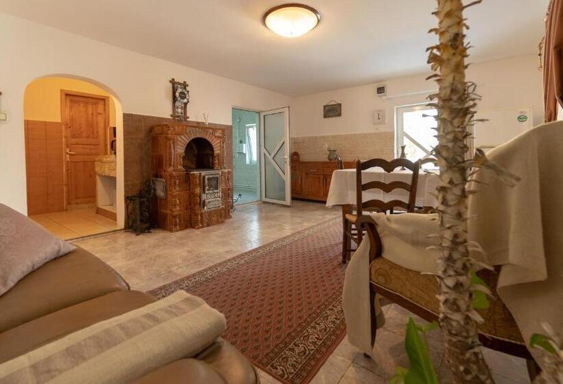 سوییت لوکس, Casa Maria