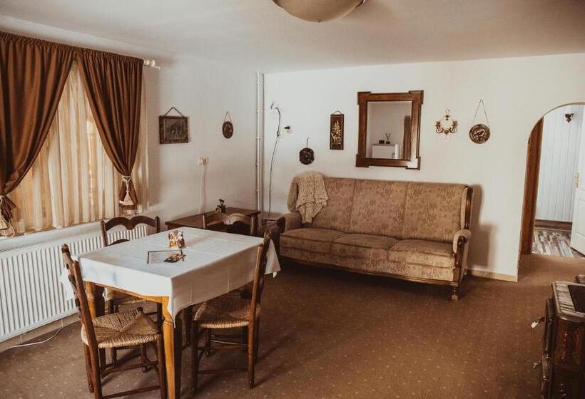 سوییت لوکس, Casa Maria