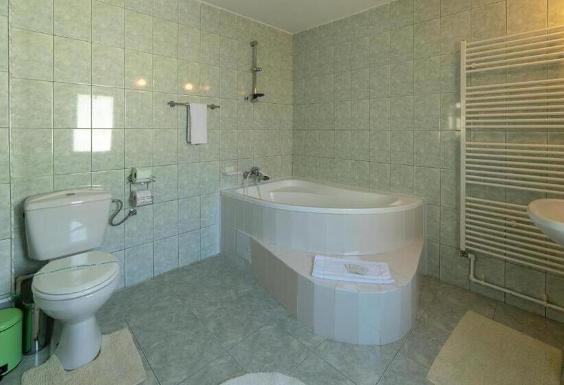 سوییت لوکس, Casa Maria