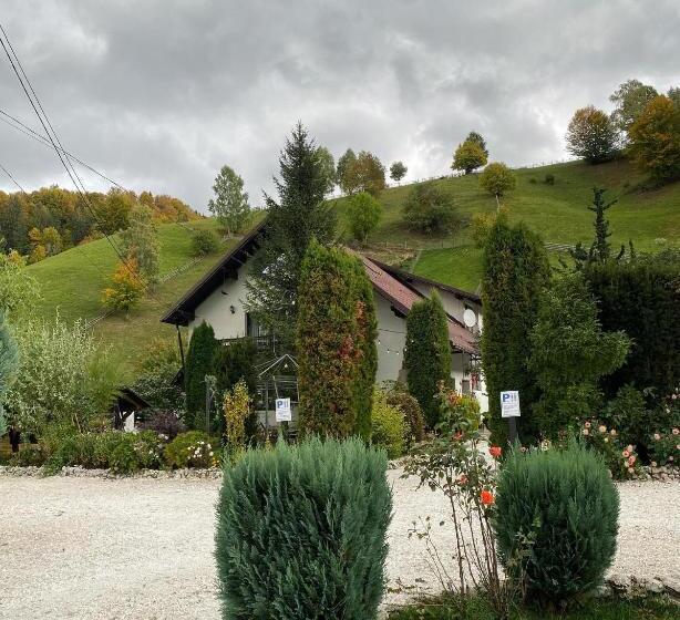 سوییت لوکس, Casa Maria