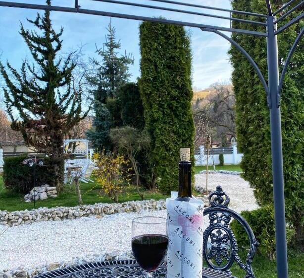 سوییت لوکس, Casa Maria