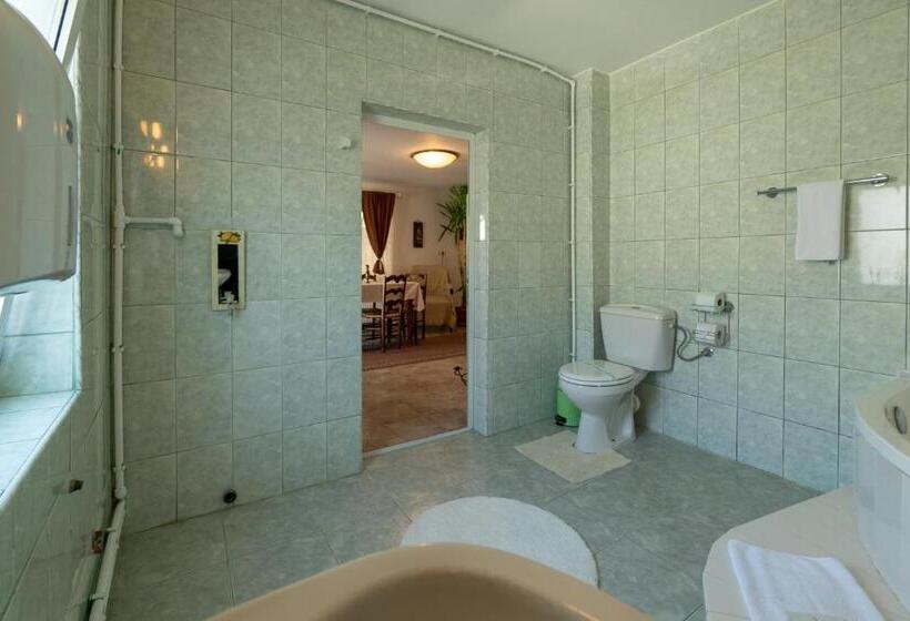 سوییت لوکس, Casa Maria