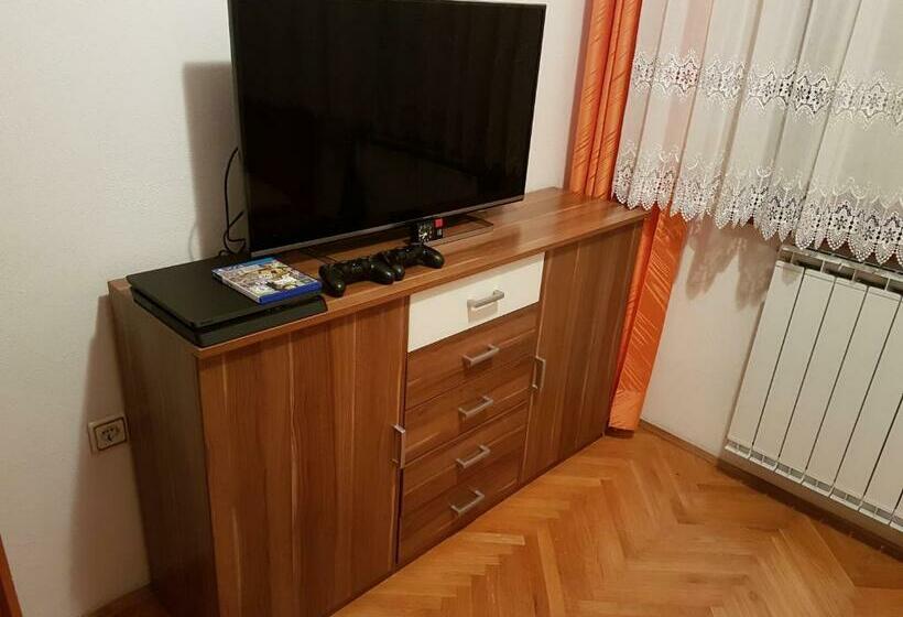 ویلای 1 خوابه با چشم‌انداز باغ, Guest House Dinka