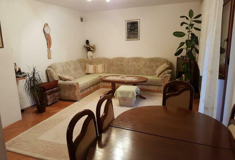 ویلای 1 خوابه با چشم‌انداز باغ, Guest House Dinka
