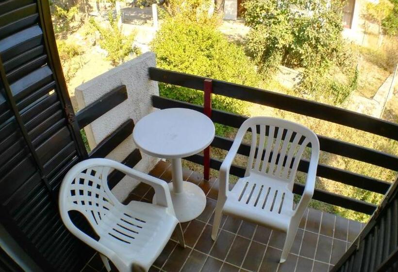 اتاق استاندارد سه تخته با چشم‌انداز باغ, Guesthouse Obala