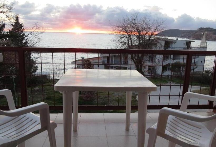 Triple Room Sea View, Guesthouse Obala