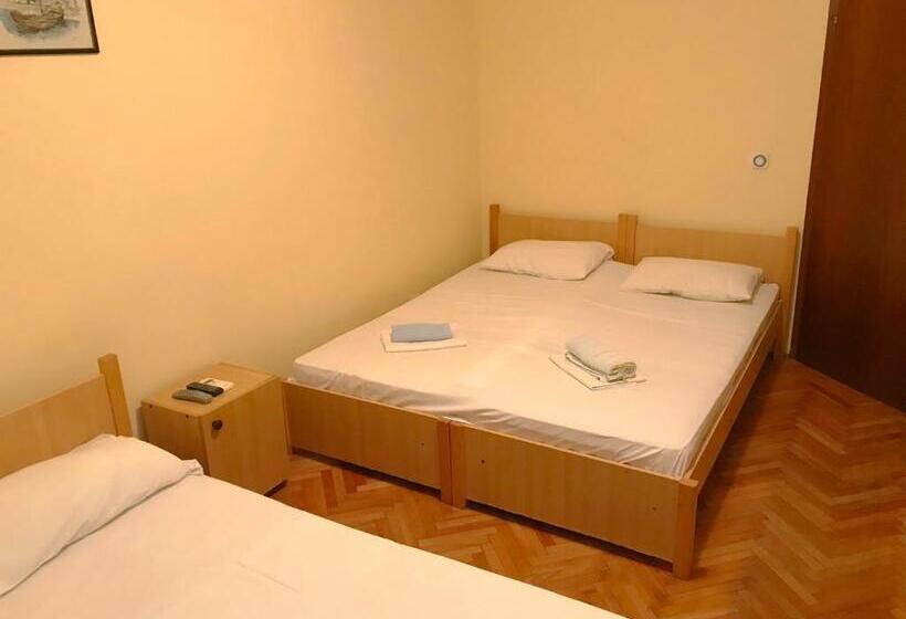 Economy Quadruple Room, Guesthouse Obala