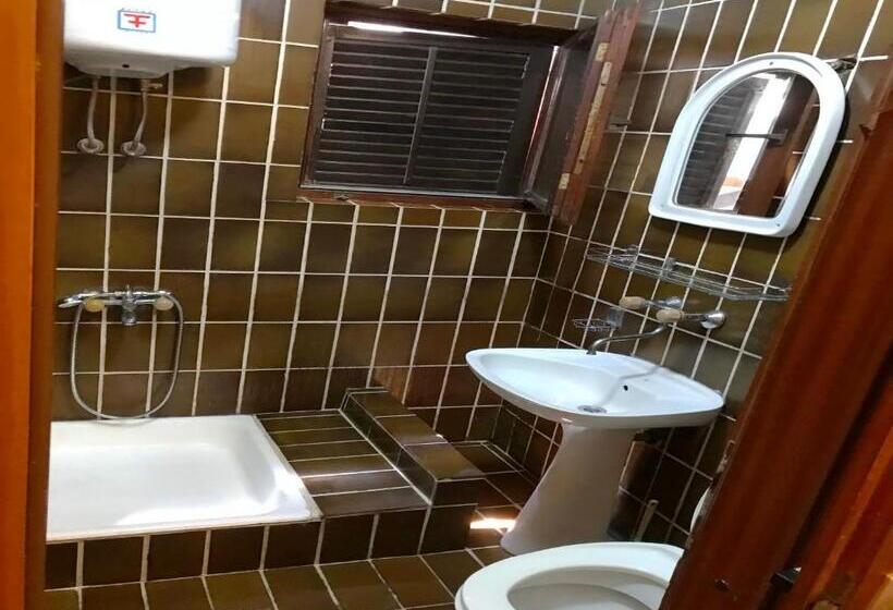 Economy Quadruple Room, Guesthouse Obala