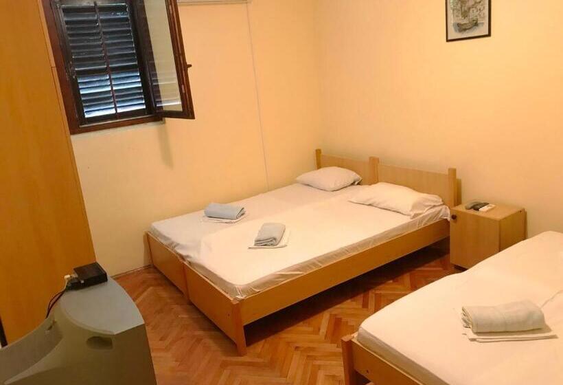 Economy Quadruple Room, Guesthouse Obala