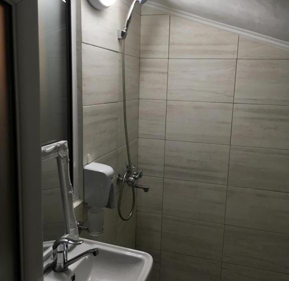 デラックストリプルルーム, White Guest House 2