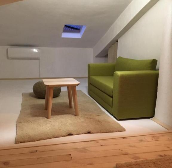 デラックストリプルルーム, White Guest House 2