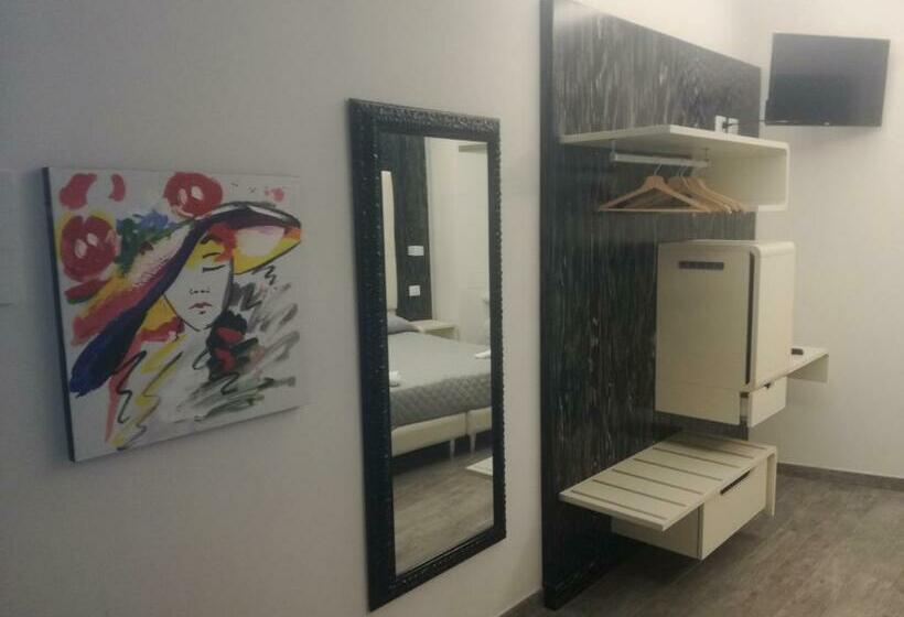 اتاق استاندارد, Zia Rita