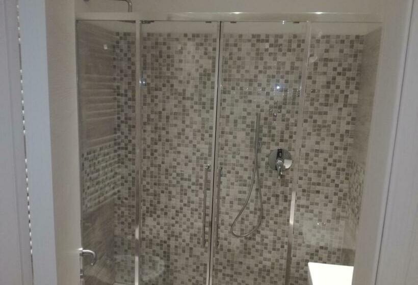 اتاق استاندارد, Zia Rita