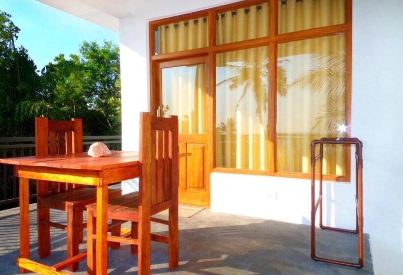 اتاق استاندارد با بالکن و چشم‌انداز دریا, Amour Surf