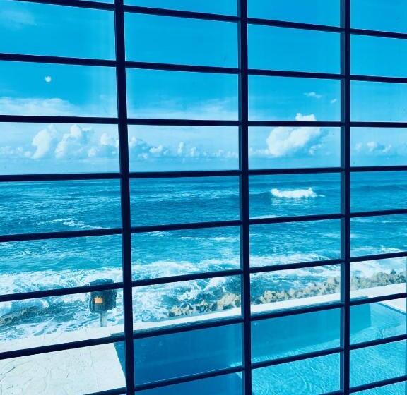 Deluxe Suite Sea View, Discovery Inn & Suites At 681 Ocean Drive