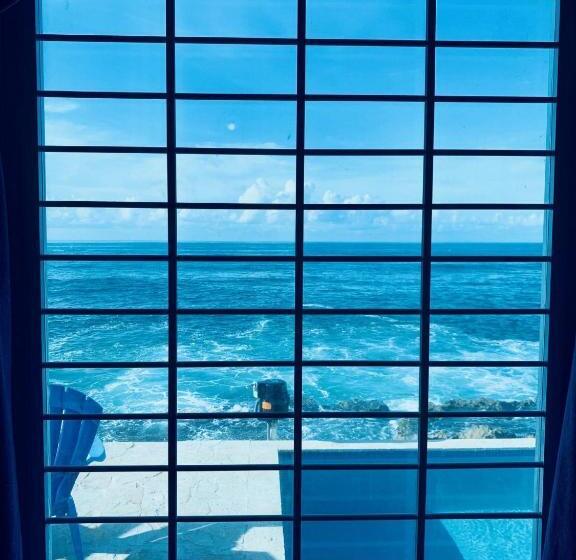 Deluxe Suite Sea View, Discovery Inn & Suites At 681 Ocean Drive