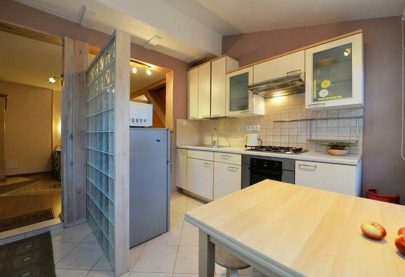 آپارتمان 1 خوابه با چشم‌انداز باغ, Lana