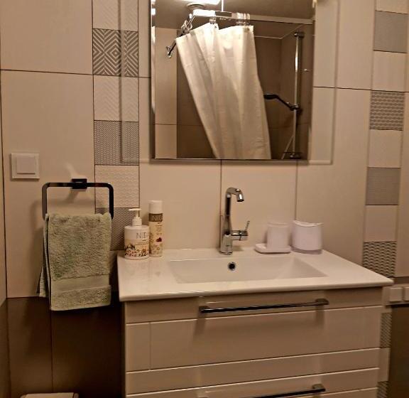 آپارتمان 1 خوابه با چشم‌انداز باغ, Lana