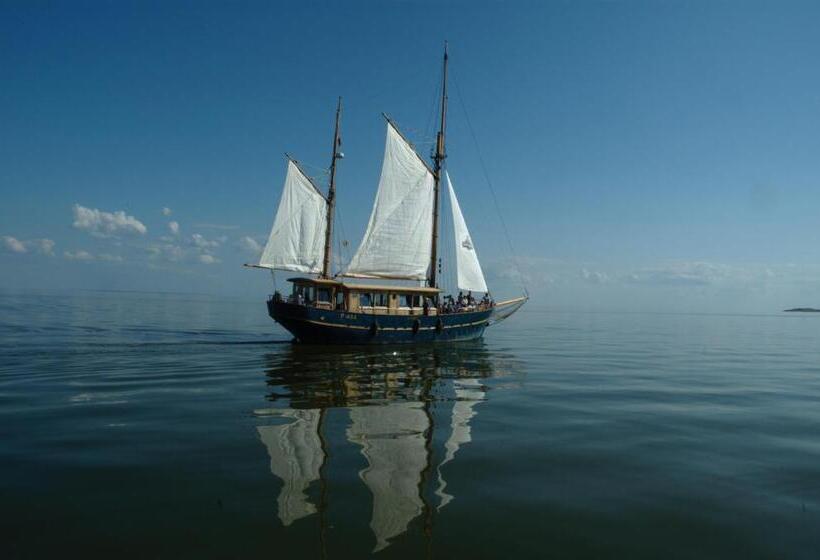 اتاق سوپریور خانوادگی, Lana