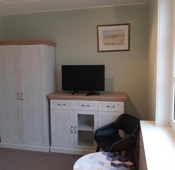 اتاق سوپریور خانوادگی, Lana