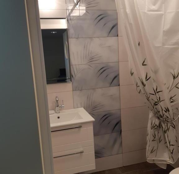 اتاق استاندارد, Lana