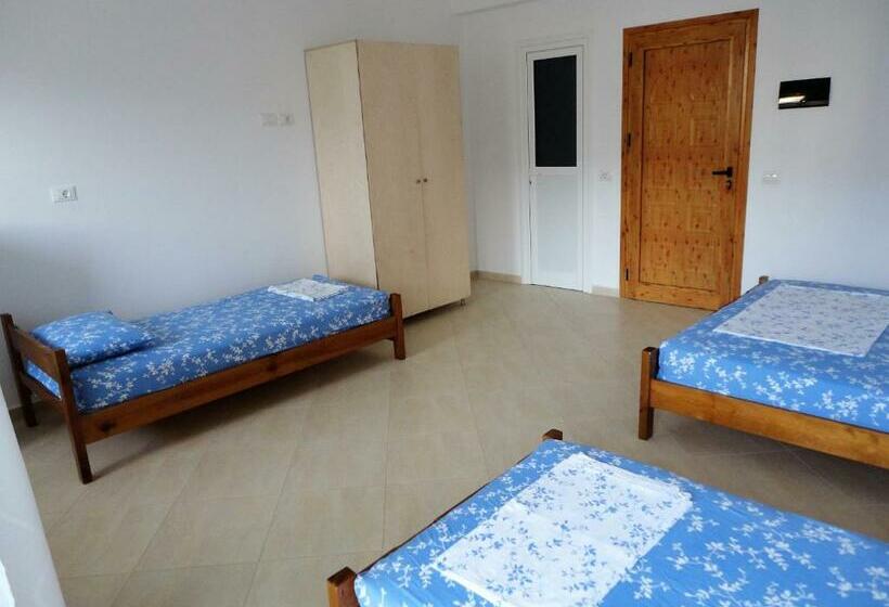 اتاق استاندارد چهارنفره با چشمانداز باغ, Spiro Guest House