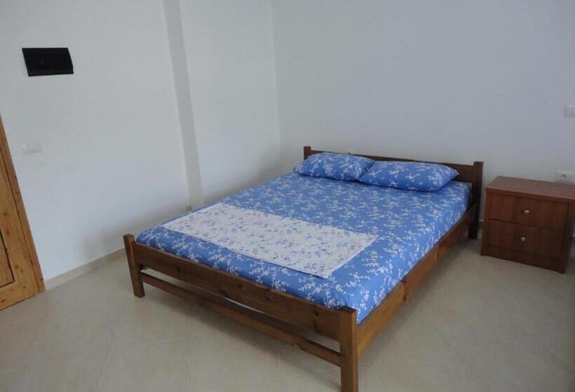 Трежместный Номер Economy, Spiro Guest House