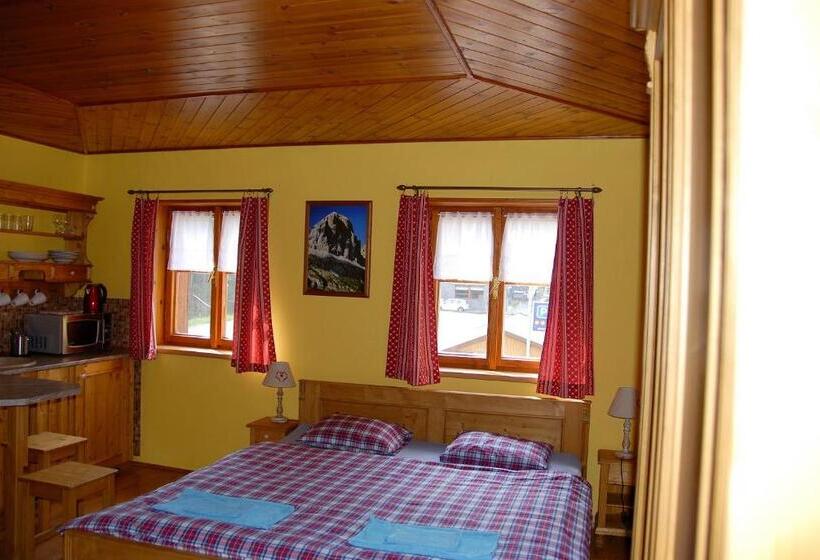 جناح مطلّ علي الجبل, Pension Cortina