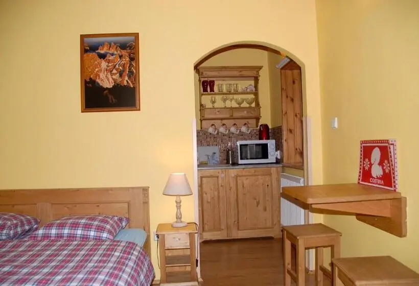 سوئیت با چشم‌انداز رودخانه, Pension Cortina