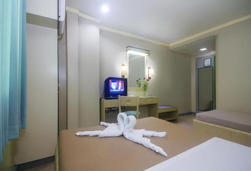 اتاق استاندارد سه نفره, New Dawn Pensionne House