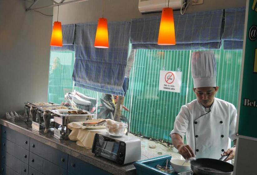 اتاق خانوادگی, New Dawn Pensionne House