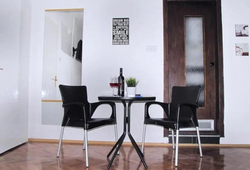 استودیو استاندارد با بالکن, The House Apartments & Guest Rooms