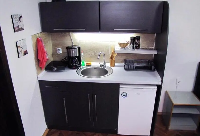 استودیو استاندارد با بالکن, The House Apartments & Guest Rooms