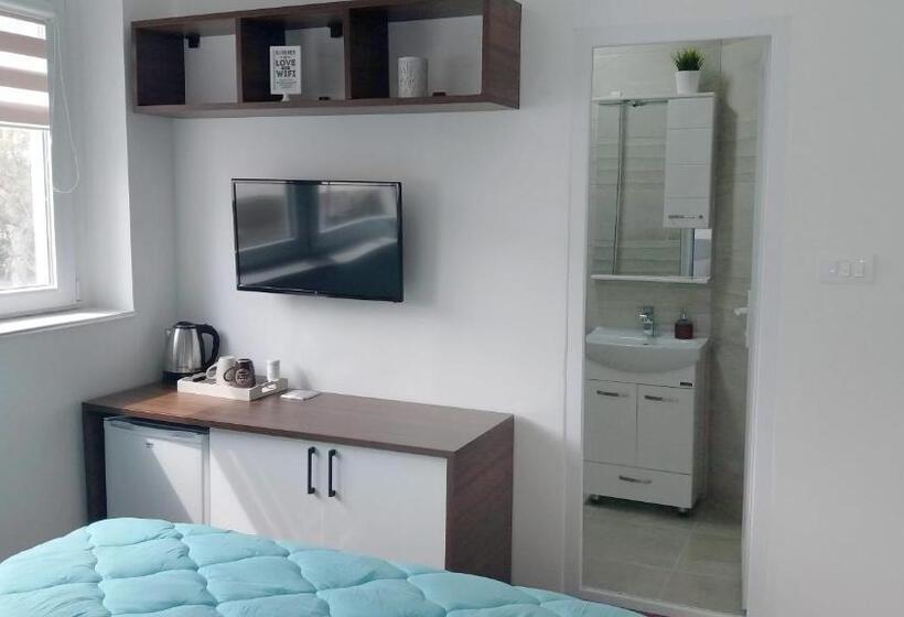 استودیو استاندارد با چشم‌انداز باغ, The House Apartments & Guest Rooms