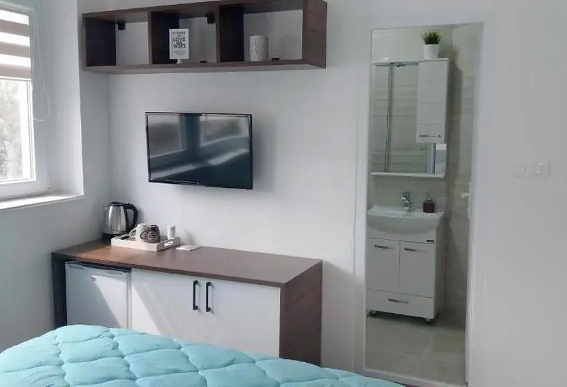 استودیو استاندارد با چشم‌انداز باغ, The House Apartments & Guest Rooms