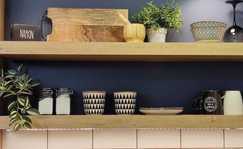 استودیوی استاندارد, The House Apartments & Guest Rooms