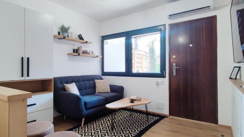 استودیوی استاندارد, The House Apartments & Guest Rooms