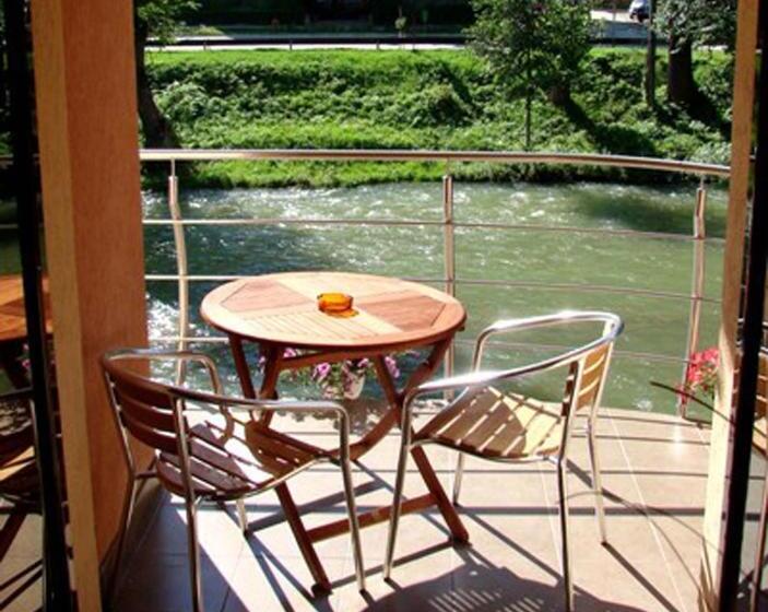 إستوديو قياسى, Pension Camelia