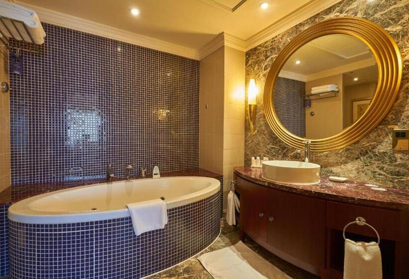 1 Bedroom Penthouse Apartment, The Diplomat Radisson Blu Residence