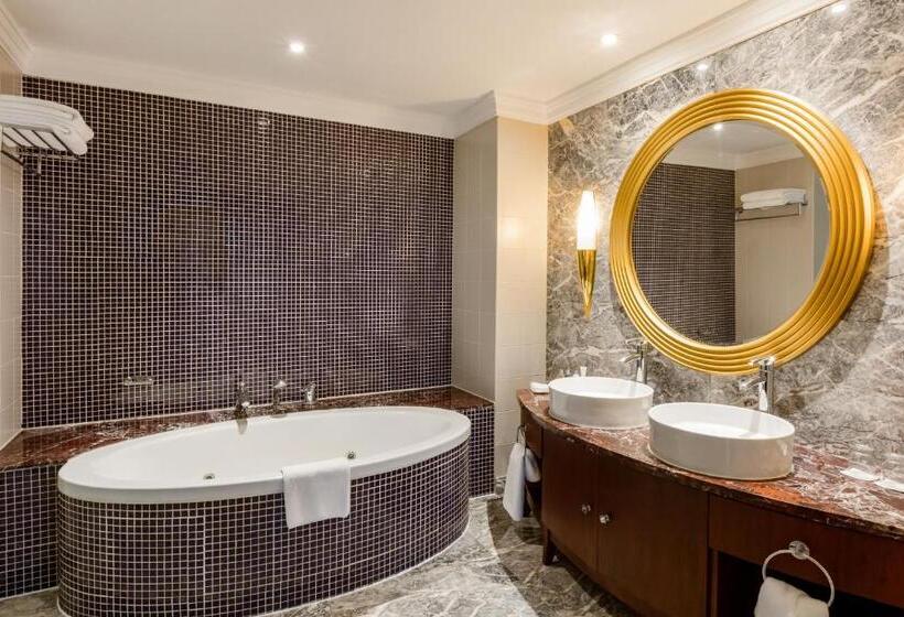 1 Bedroom Penthouse Apartment, The Diplomat Radisson Blu Residence