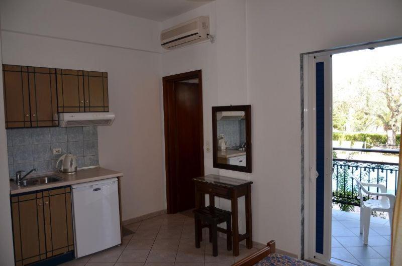 スタンダードスタジオ, Villa Elia