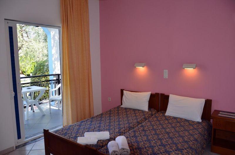 스탠다드 스튜디오, Villa Elia