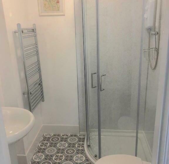 标准单人间, Mulberry House